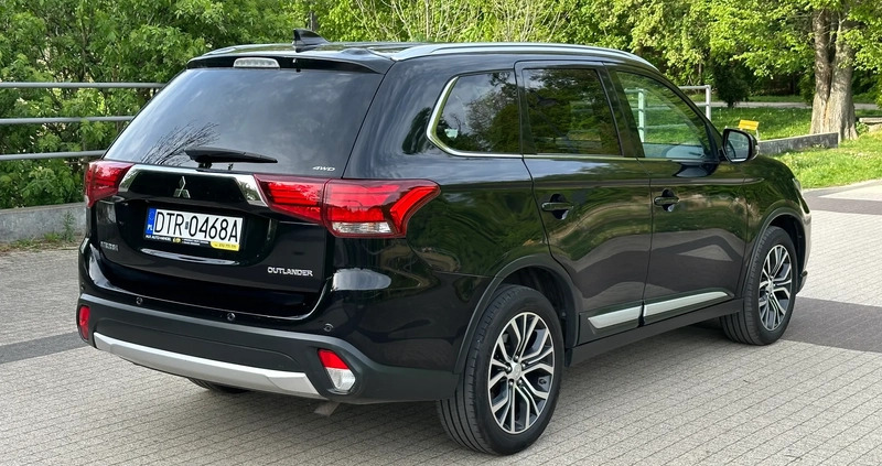 Mitsubishi Outlander cena 79900 przebieg: 210000, rok produkcji 2017 z Wrocław małe 596